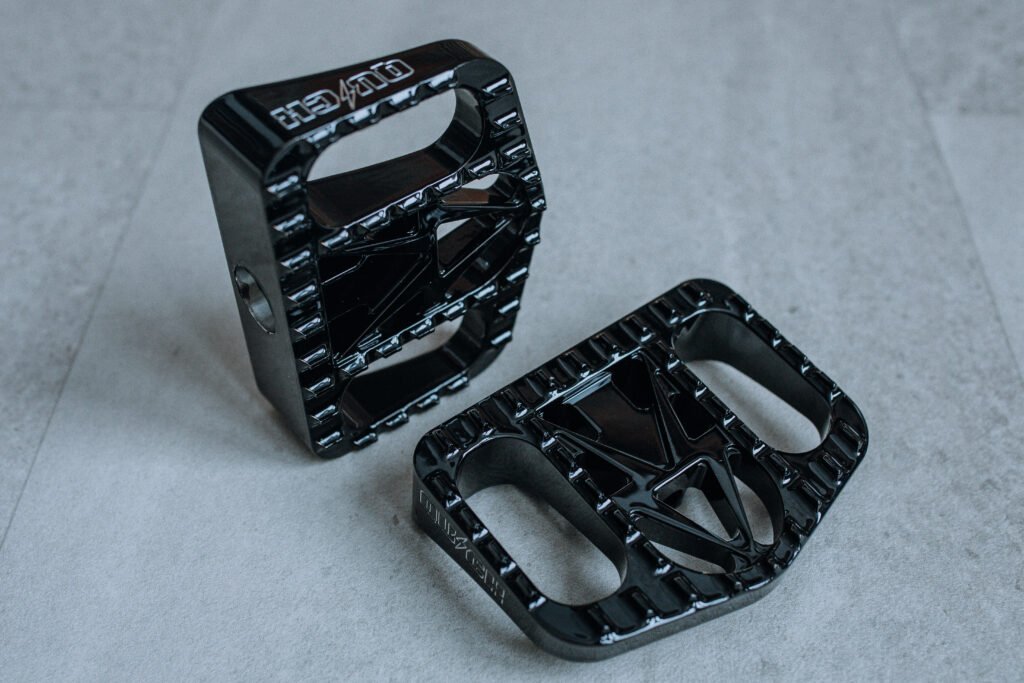 Repose-pieds type plancher compact Harley Davidson aluminium 6061 noir – Quick Industrie