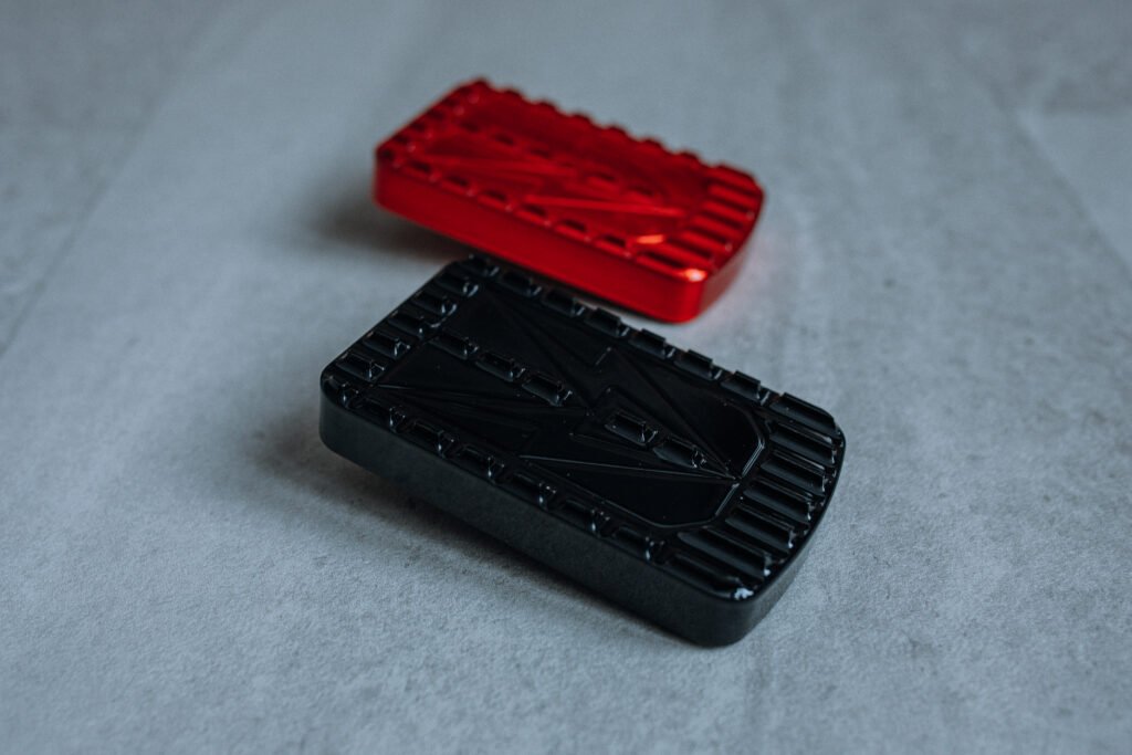 Pédale de frein moto CNC noir et rouge anodisé pour Harley-Davidson – Quick Industrie