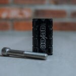 pédale de changement de vitesse (shifter peg) moto CNC noir et rouge anodisé pour Harley-Davidson – Quick Industrie